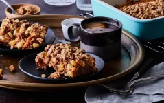 Vegan-Apple-Crumb-Coffee-Cake.webp