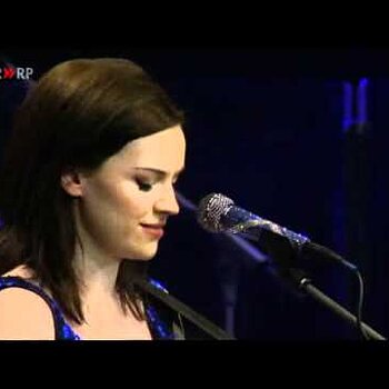 Amy Macdonald - Dancing In The Dark