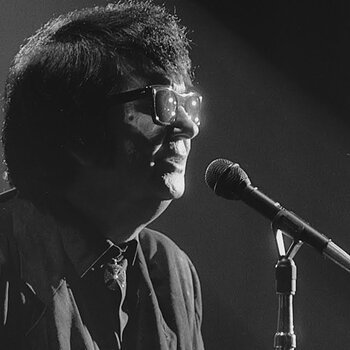 Roy Orbison - Crying (Black & White Night 30)